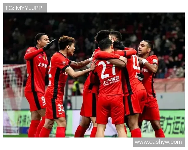 安永佳精彩破门助力上海海港赢得关键比赛展现球队实力与团结精神